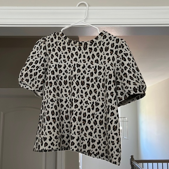 LOFT Tops - Loft Cropped Leopard Print Shirt - Medium